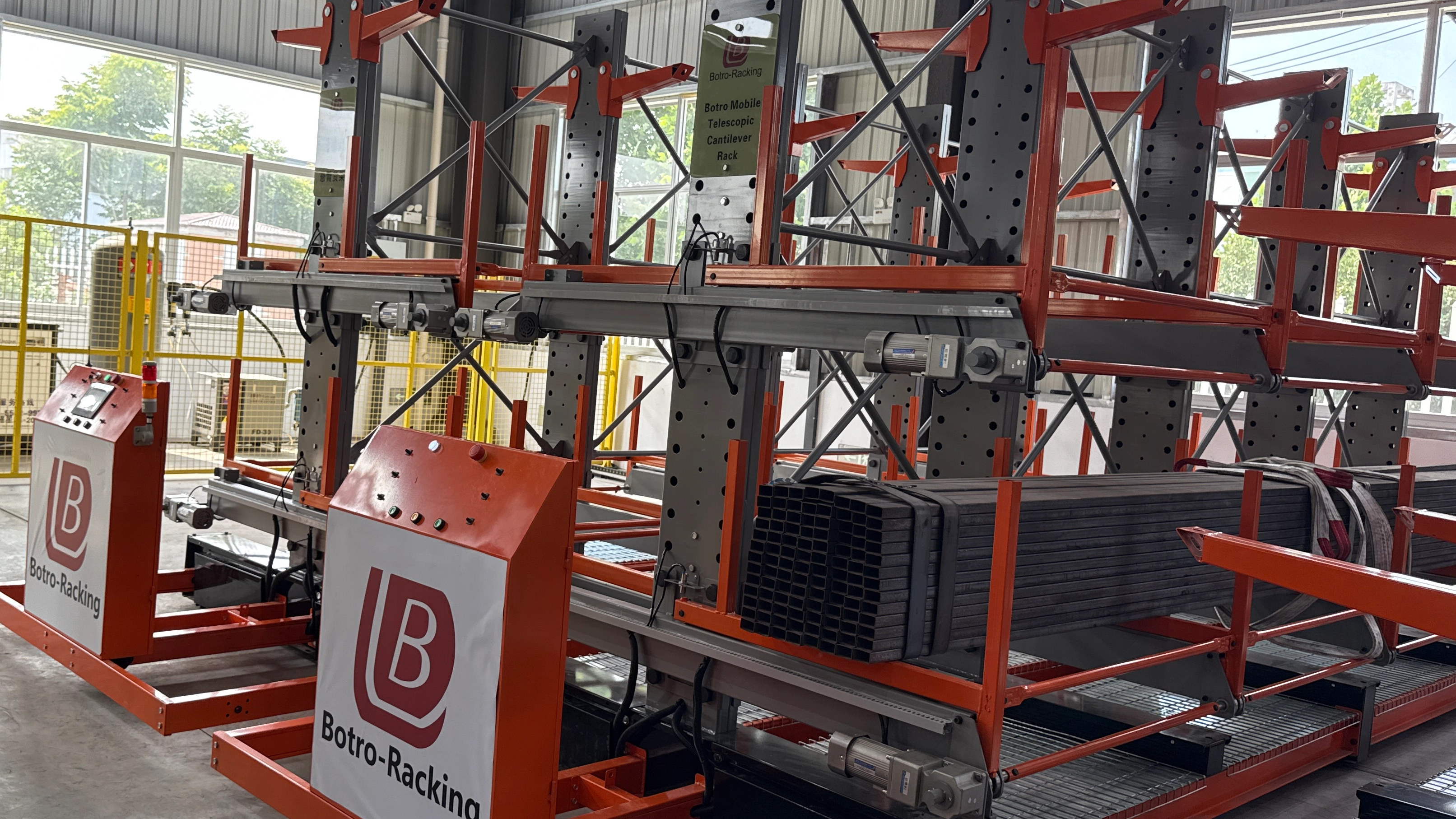 Mobile Rull Out Cantilever Racking: إحداث ثورة في تخزين العناصر الطويلة والثقيلة